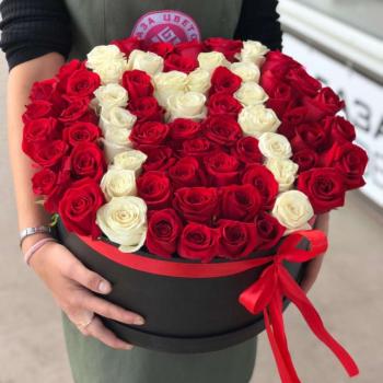 Букет из белой и красной розы "Любимой"